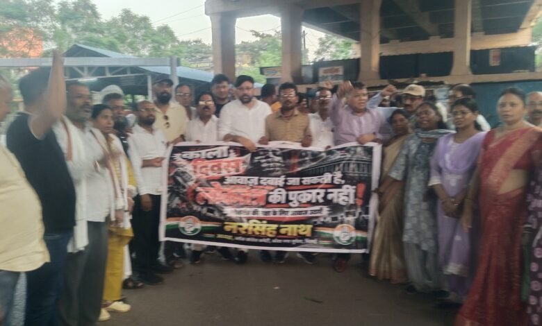 केंद्र सरकार की नीतियों के विरोध में कांग्रेस का ‘काला दिवस’, अंबेडकर चौक पर जोरदार प्रदर्शन केंद्र सरकार की नीतियों के विरोध में कांग्रेस का ‘काला दिवस’, अंबेडकर चौक पर जोरदार प्रदर्शन