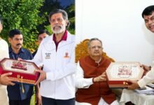 माता रानी के आगमन पर दया सिंह ने डॉ. रमन सिंह और किरण देव सिंह को दिया आमंत्रण