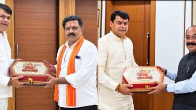 नवरात्र में माता रानी के आगमन को लेकर दया सिंह ने उपमुख्यमंत्री अरुण साव को दिया आमंत्रण नवरात्र में माता रानी के आगमन को लेकर दया सिंह ने उपमुख्यमंत्री अरुण साव को दिया आमंत्रण