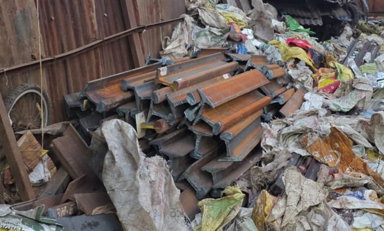 नहीं थमी बीएसपी से लोहा चोरी, भिलाई के छावनी में कट रहा था लोहा, विधायक की पहल से पहुंची पुलिस, कार्रवाई जारी