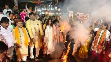 राहुल गांधी के पुतला दहन में भाजपा महिला मोर्चा ने जताया विरोध