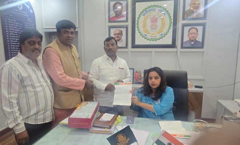 सुपेला गदा चौक से शराब दुकान हटाने की मांग तेज, जनहित संघर्ष समिति ने सौंपा ज्ञापन