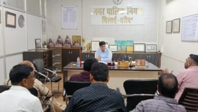 भिलाई-चरोदा निगम कमिश्नर एस.के. सुंदरानी ने ली अधिकारियों-कर्मचारियों की बैठक भिलाई-चरोदा निगम कमिश्नर एस.के. सुंदरानी ने ली अधिकारियों-कर्मचारियों की बैठक