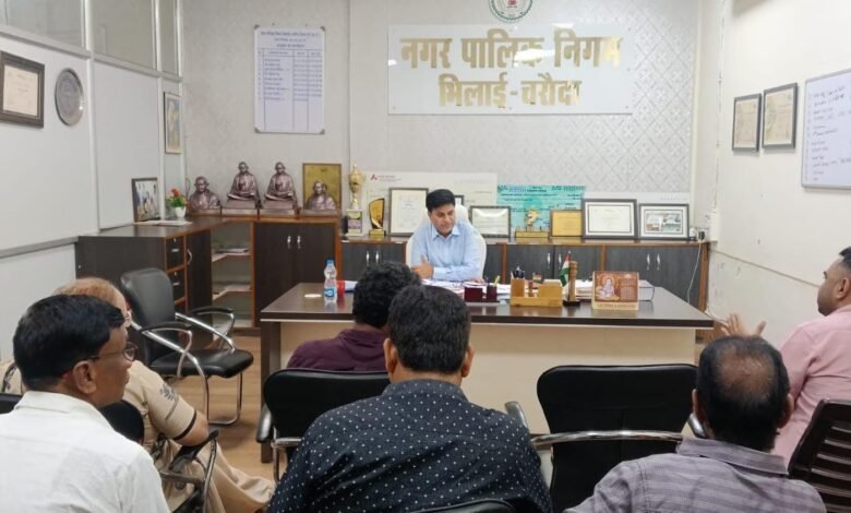 भिलाई-चरोदा निगम कमिश्नर एस.के. सुंदरानी ने ली अधिकारियों-कर्मचारियों की बैठक भिलाई-चरोदा निगम कमिश्नर एस.के. सुंदरानी ने ली अधिकारियों-कर्मचारियों की बैठक