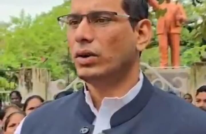 हॉस्पिटल सेक्टर के 724 परिवारों को वहीं मिले प्रधानमंत्री आवास योजना का लाभ : देवेंद्र यादव हॉस्पिटल सेक्टर के 724 परिवारों को वहीं मिले प्रधानमंत्री आवास योजना का लाभ : देवेंद्र यादव